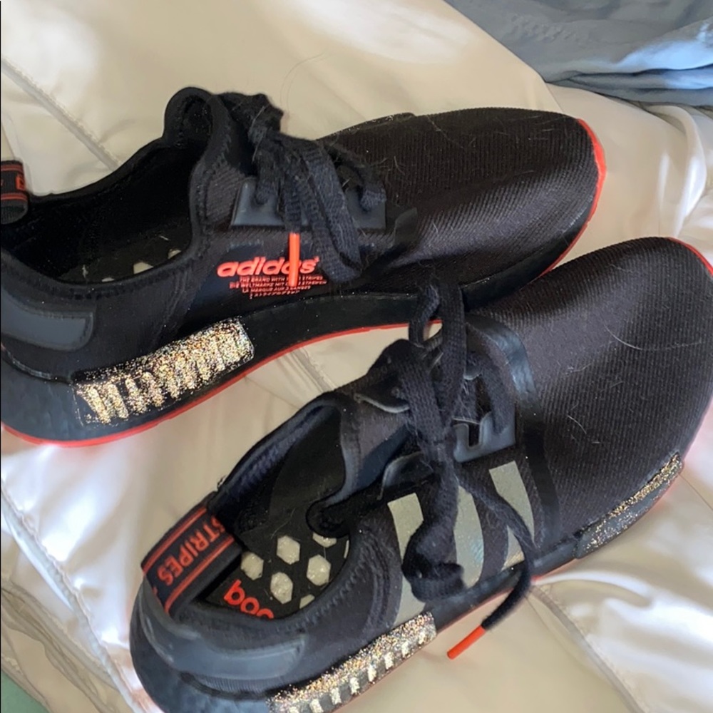 red and black nmd